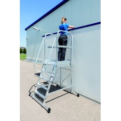 Plattformleiter mit Rollen 2