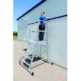 Plattformleiter mit Rollen