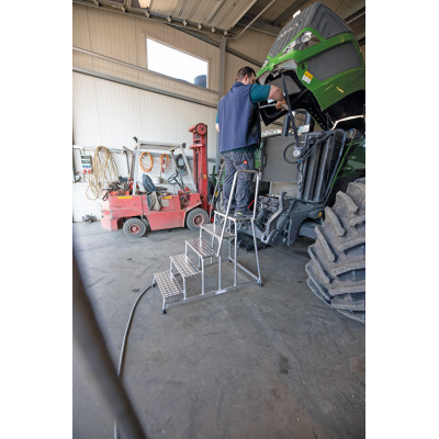 Arbeitspodest, Aluminium-Warzenblech und Handlauf