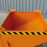 Silobehälter mit großflächiger Schüttklappe